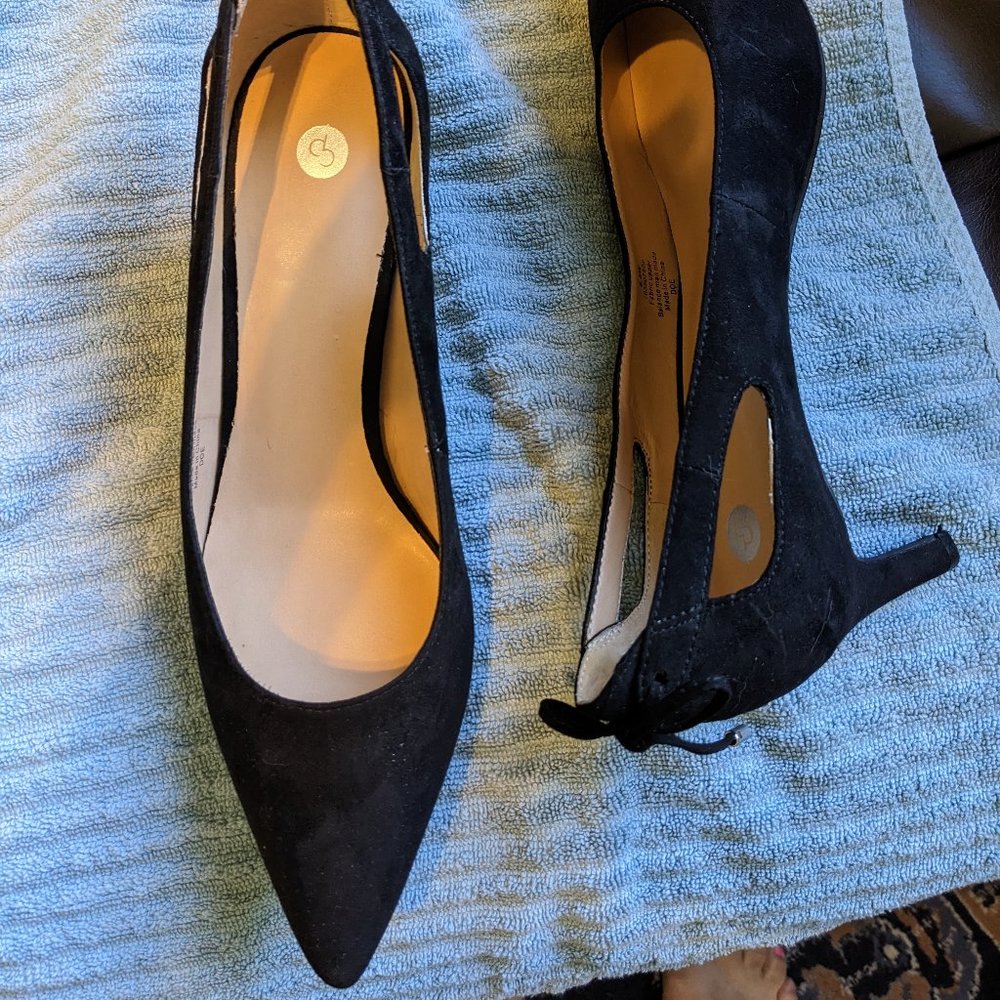 NWOB Low Heeled Pumps with CUTOUTS and ADORABLE BOW | 9.5 WIDE | Black Dressbarn